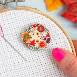 Hawthorn Handmade Autumn Leaves Magnetic Needle Holder- Crafts