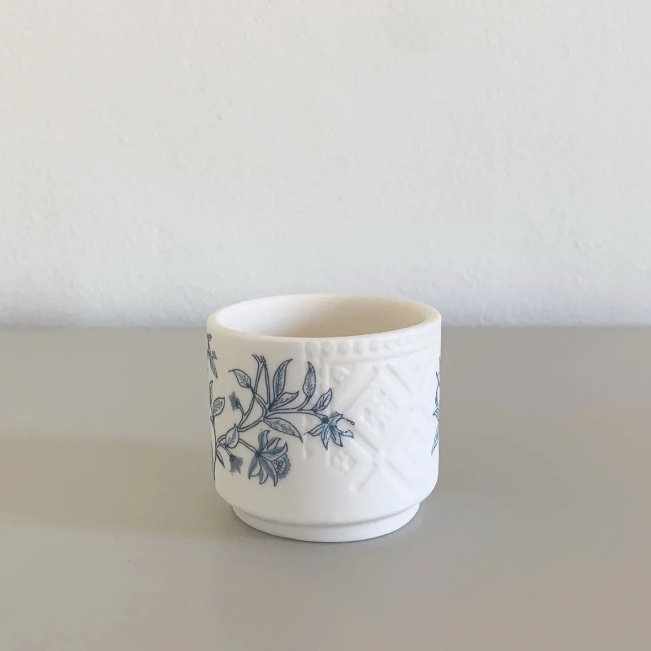 Alex Allday Azalea Ceramic Small Footed Tea Light Holder- Tea|Home Fragrance