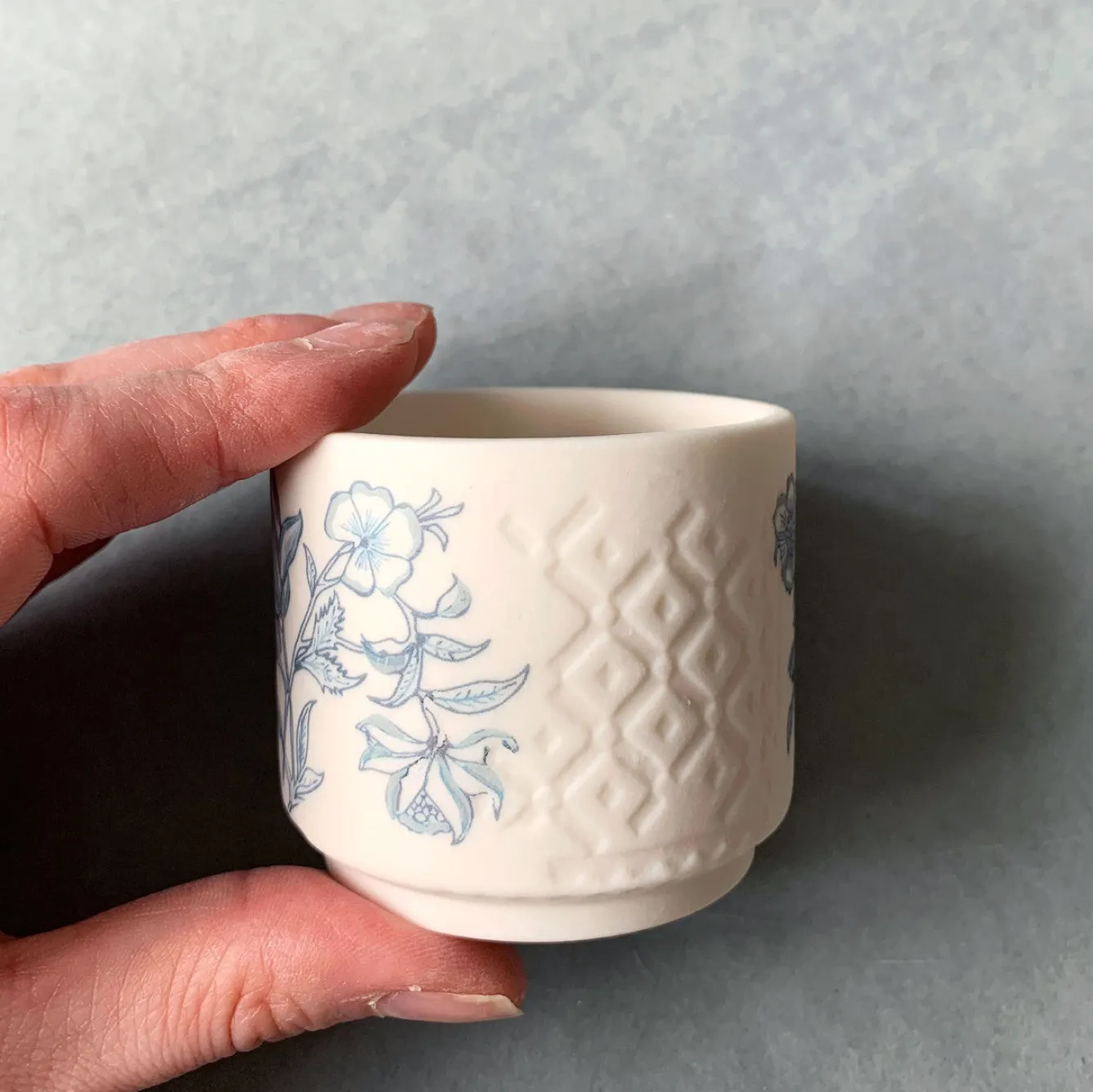Alex Allday Azalea Ceramic Small Footed Tea Light Holder- Tea|Home Fragrance