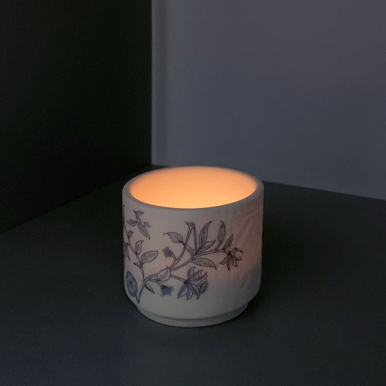 Alex Allday Azalea Ceramic Small Footed Tea Light Holder- Tea|Home Fragrance