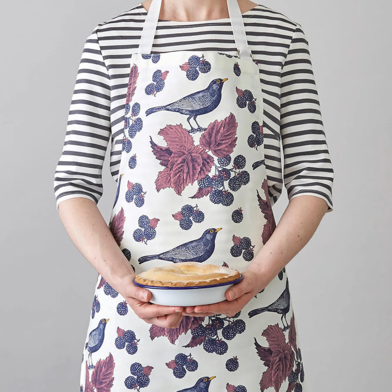 Thornback & Peel Blackbird & Bramble Apron- Aprons