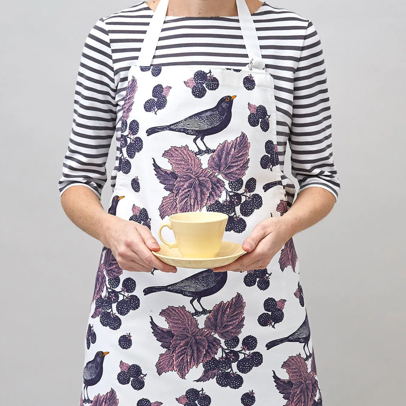 Thornback & Peel Blackbird & Bramble Apron- Aprons