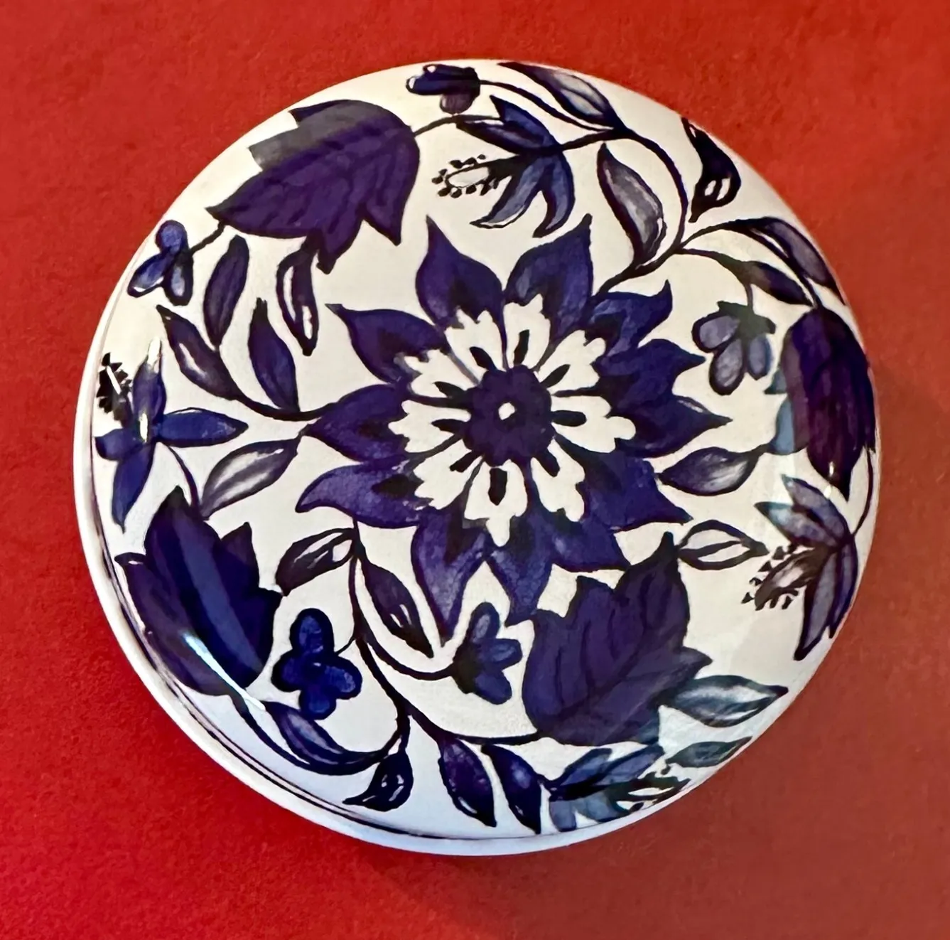 Elite Tins Blue & White Mini Round Tin- Flowers & Fruits
