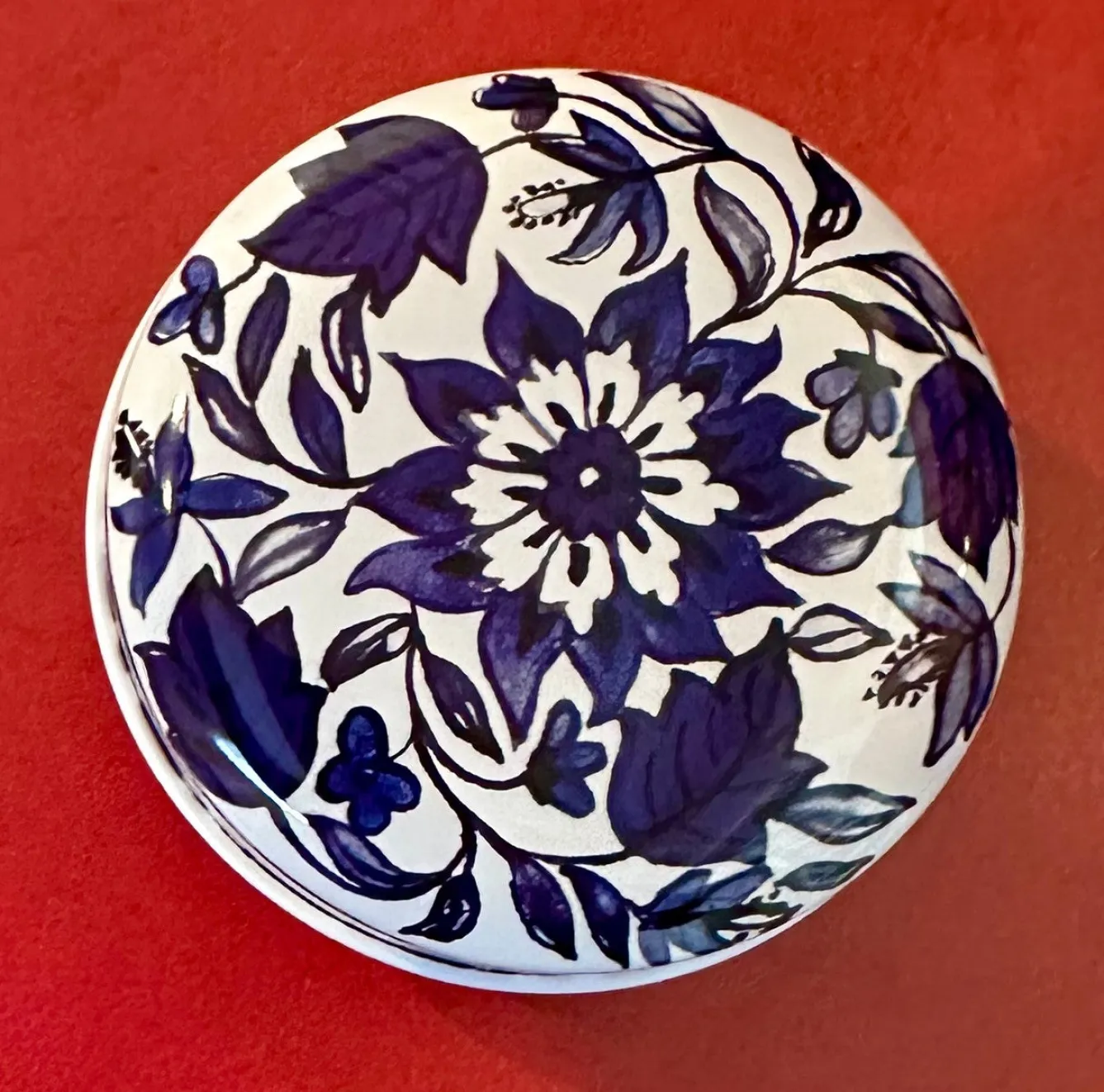 Elite Tins Blue & White Mini Round Tin- Flowers & Fruits