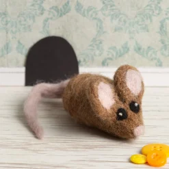 Hawthorn Handmade Brown Mouse Brooch Felting Kit- Crafts