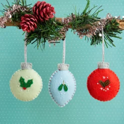 Hawthorn Handmade Christmas Baubles Felt Craft Kit- Crafts|Children