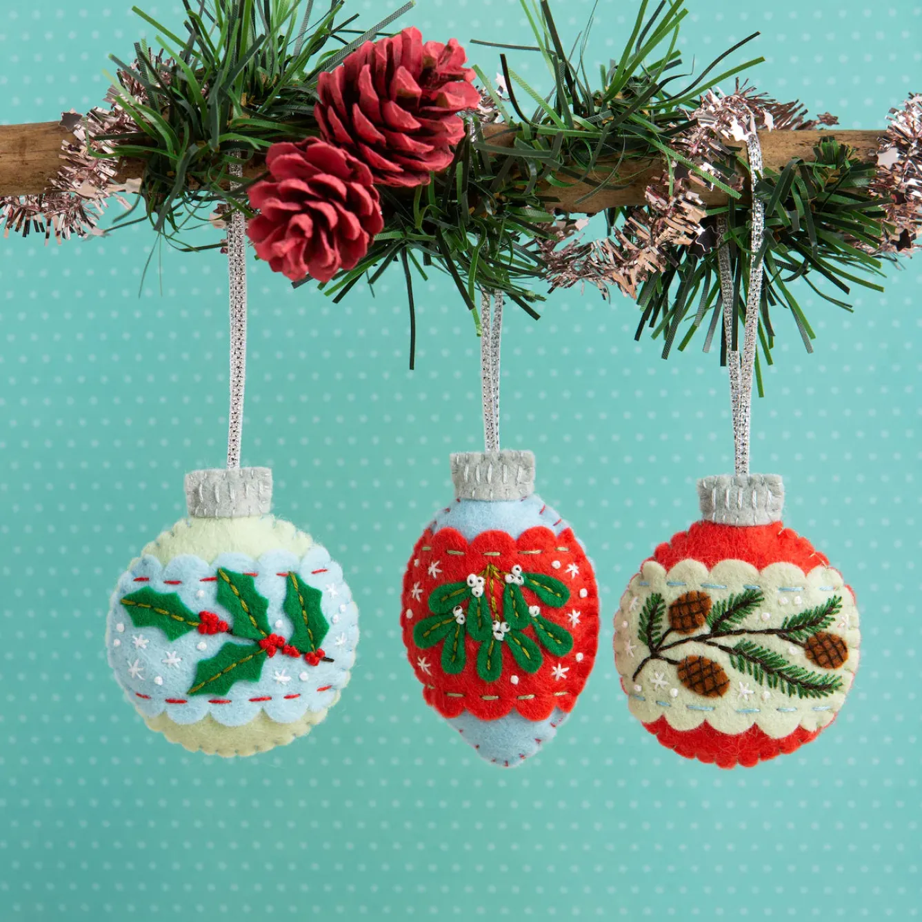 Hawthorn Handmade Christmas Baubles Felt Craft Kit- Crafts|Children