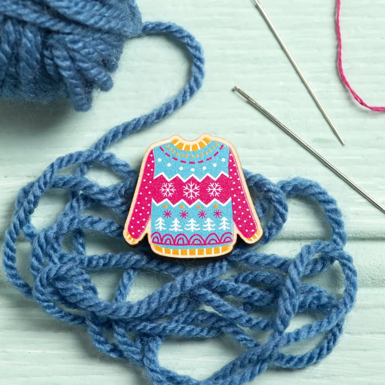 Hawthorn Handmade Christmas Jumper Magnetic Needle Holder- Crafts