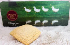 Dean's of Huntley Shortbread 'Eight Little Ducks' All Butter Shortbread Squares 180g- Biscuits