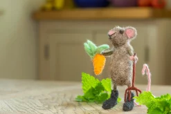 Sew Heart Felt Gardener Mouse- Children