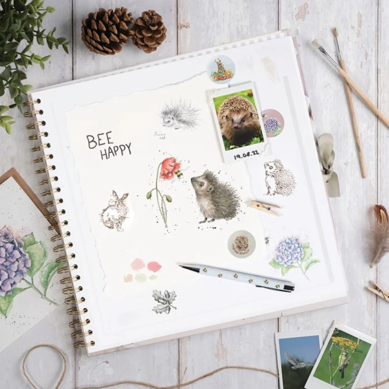 Wrendale Designs 'Hydrangea' Bee Scrapbook Album- Stationery|Crafts