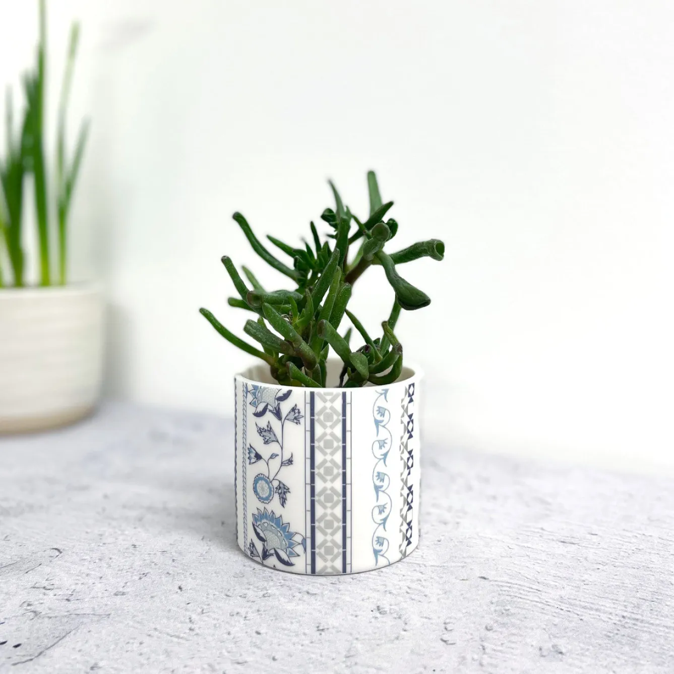Alex Allday Jasmine Ceramic Planter Pot/Tea Light Holder- Tea|Home Fragrance