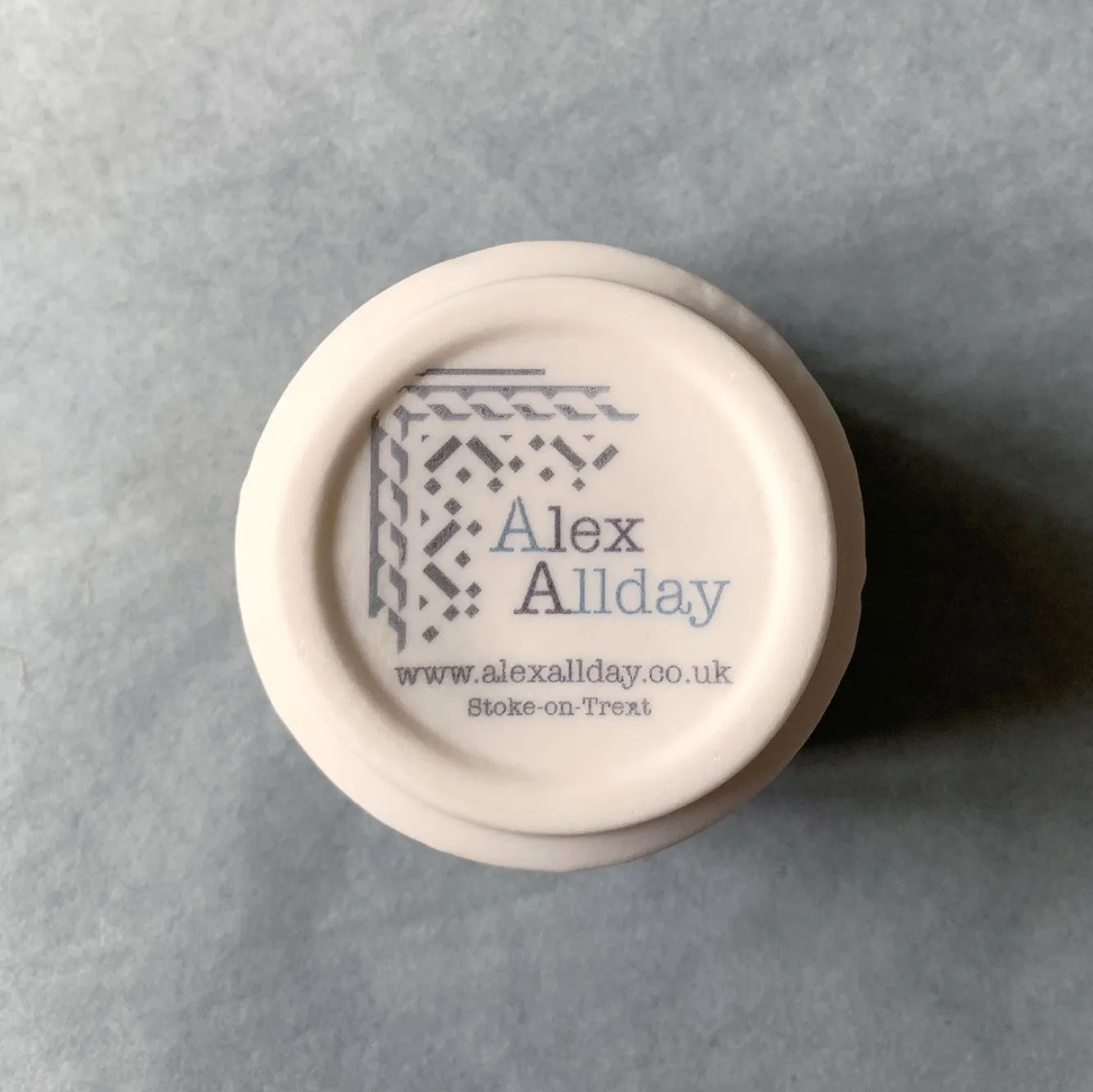 Alex Allday Jasmine Ceramic Small Footed Tea Light Holder- Tea|Home Fragrance
