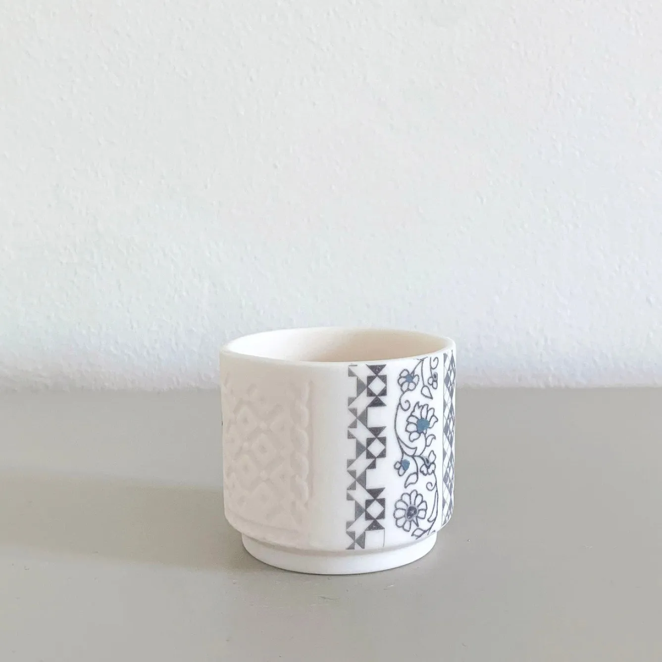 Alex Allday Jasmine Ceramic Small Footed Tea Light Holder- Tea|Home Fragrance