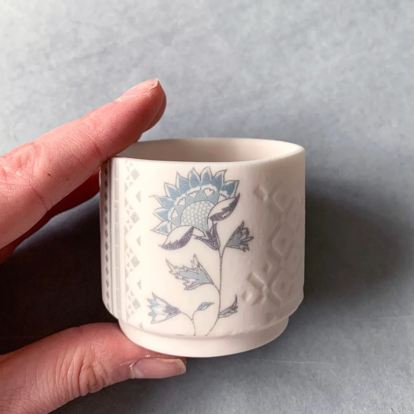 Alex Allday Jasmine Ceramic Small Footed Tea Light Holder- Tea|Home Fragrance