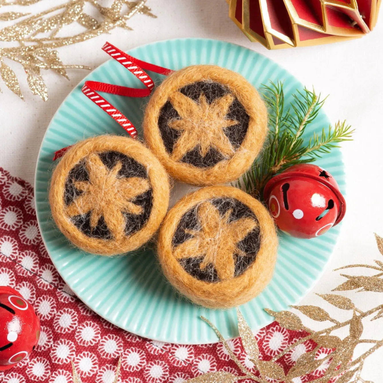Hawthorn Handmade Mince Pies Mini Felting Kit- Crafts