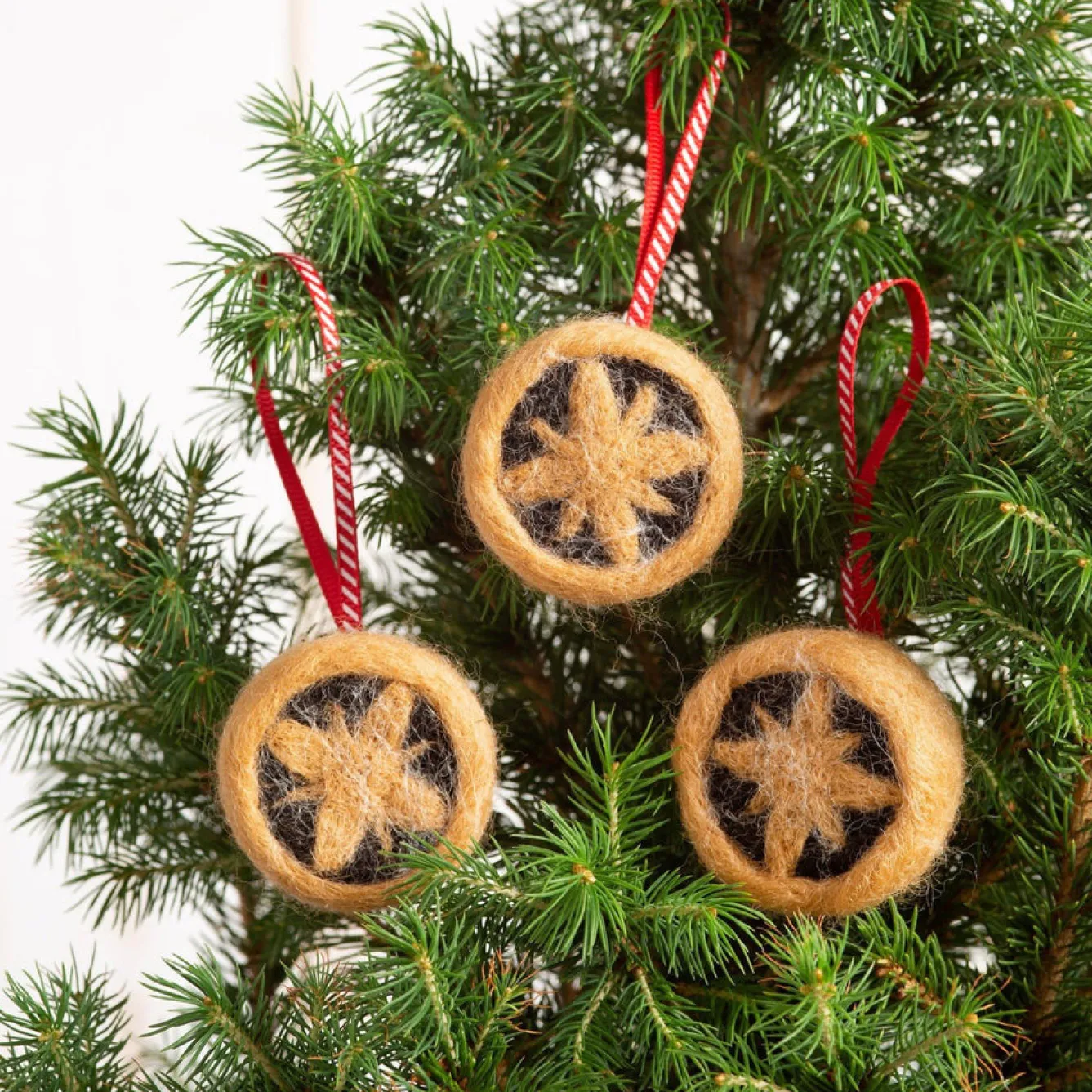 Hawthorn Handmade Mince Pies Mini Felting Kit- Crafts