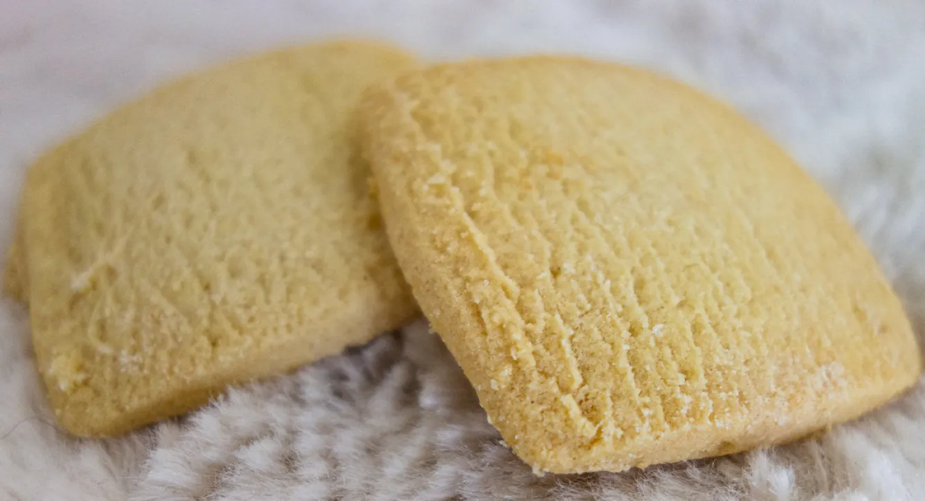 Dean's of Huntley Shortbread 'Mr Perfect' All Butter Shortbread Squares 150g- Biscuits