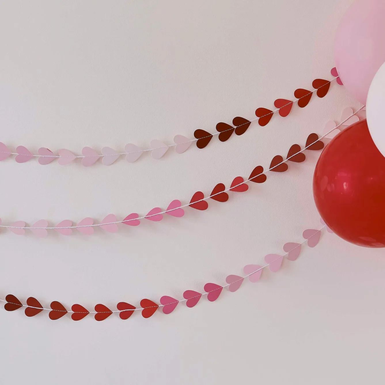 Ginger Ray Ombre Heart Valentine Garland- Valentine's Day|Seasonal Decor
