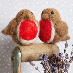 Hawthorn Handmade Robins Needle Felting Kit- Christmas|Seasonal Decor
