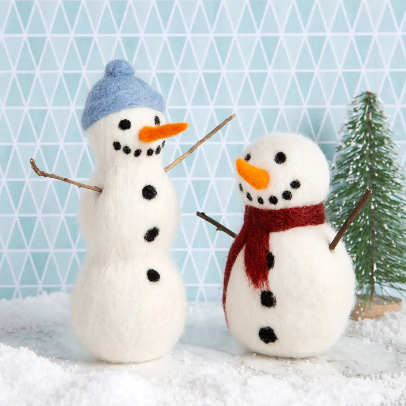 Hawthorn Handmade Snowmen Needle Felting Kit- Christmas|Seasonal Decor