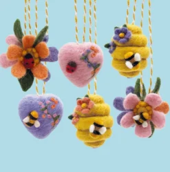Bergin & Bath Springtime Needle Felting Kit- Crafts