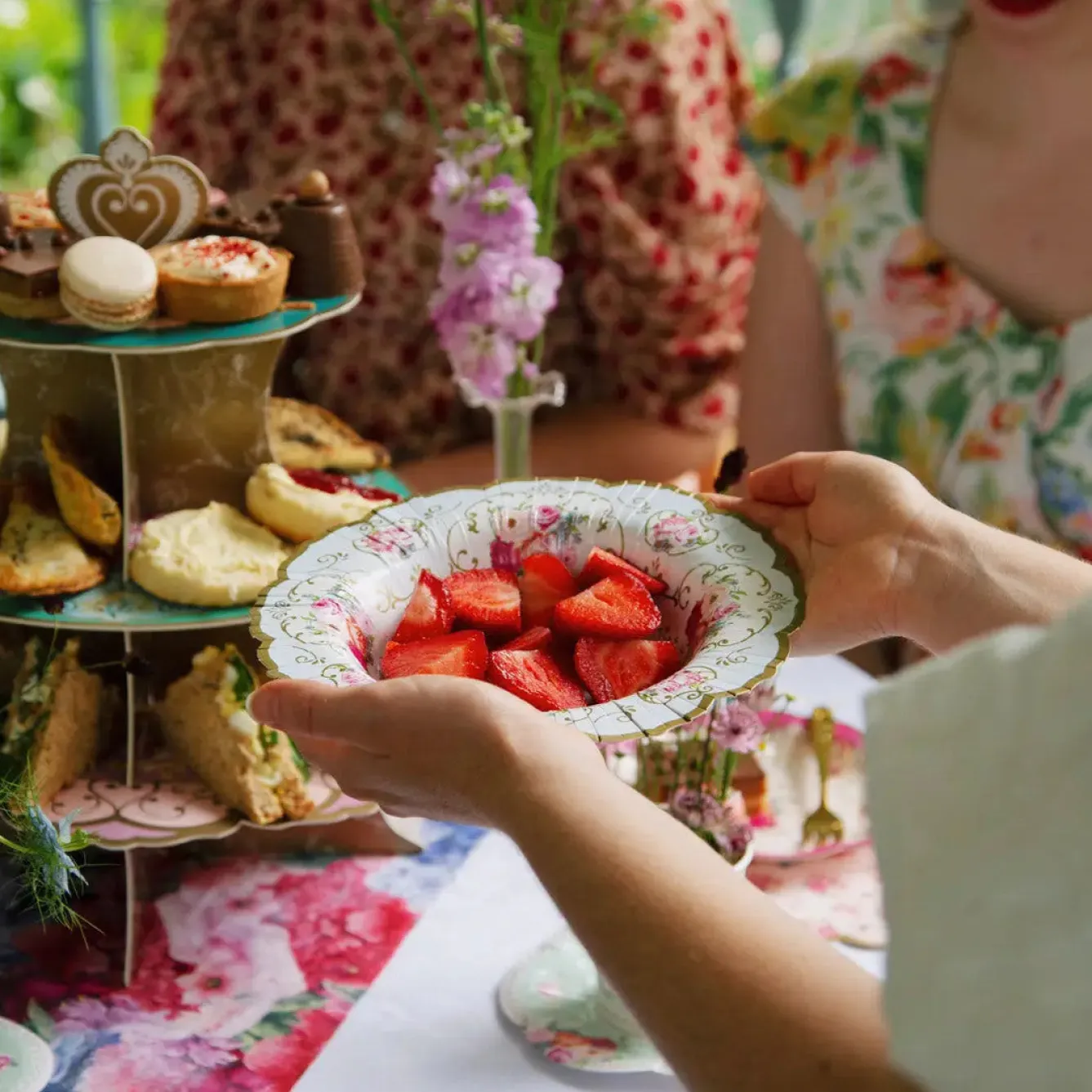 Talking Tables Truly Scrumptious Floral Paper Bowls - 12 pack- Picnic|Bowls & Dishes