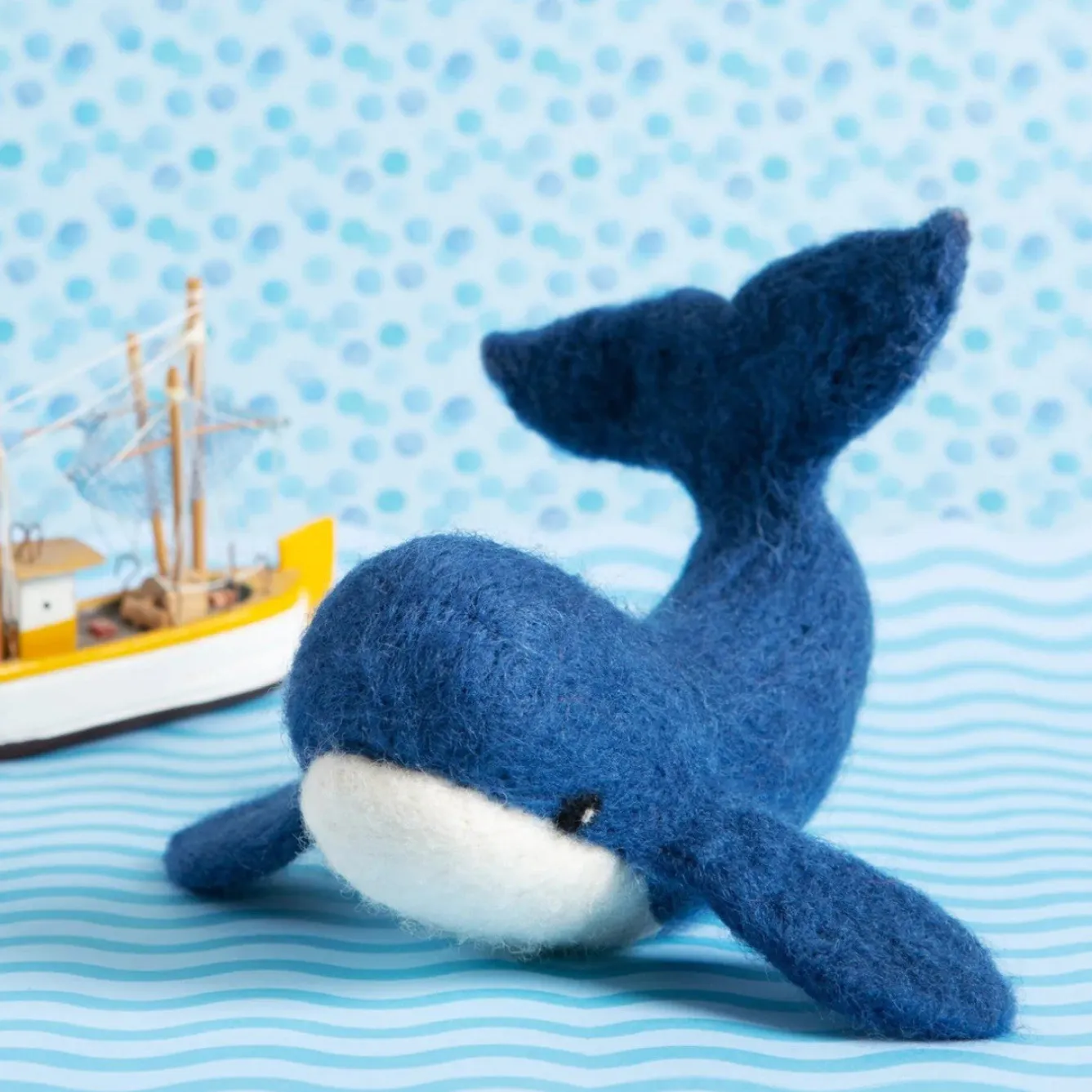 Hawthorn Handmade Whale Needle Felting Kit- Crafts