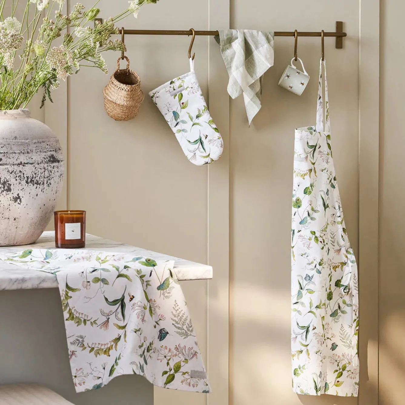 Sophie Allport Wild Floral Adult Apron- Aprons